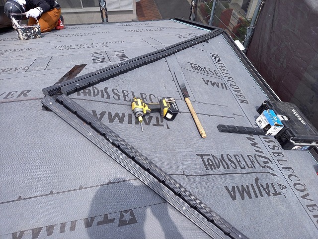 樹脂製垂木の設置